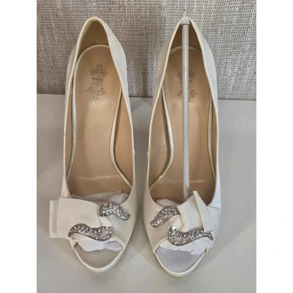 ShoeDazzle Dazzle Ever After Ivory Satin Rhinestone Peep Toe Pumps 9 052/019